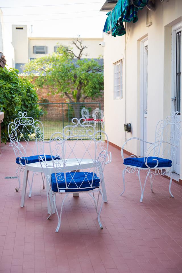 Nuestro hogar, jardin al aire libre o espacio recreativo de la residencia geriátrica